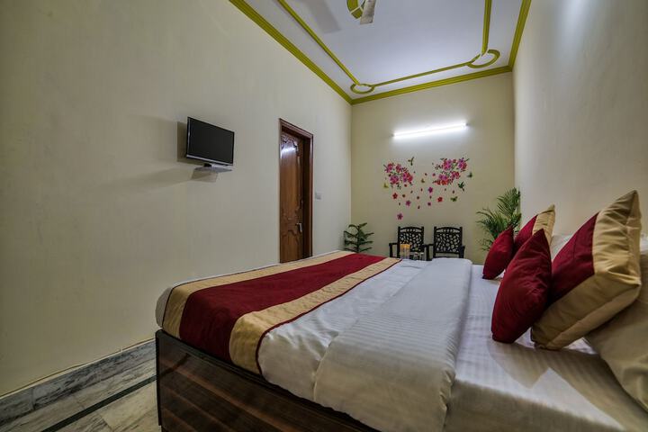 Room 5 of 18