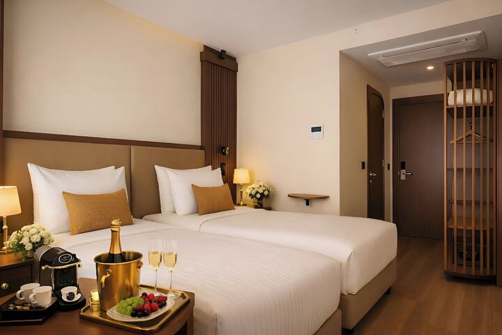 Room 10 of 16