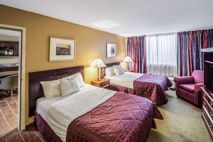 Hotel Suite Photo