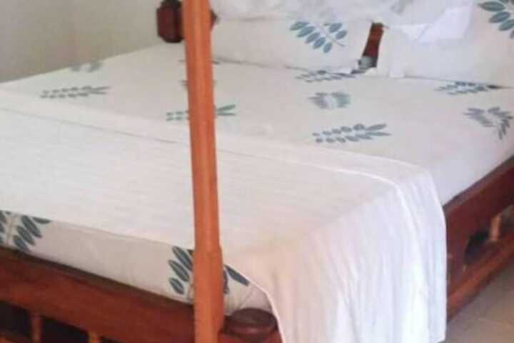 Room 6 of 32