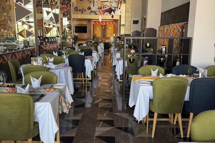 Dining 32 of 43