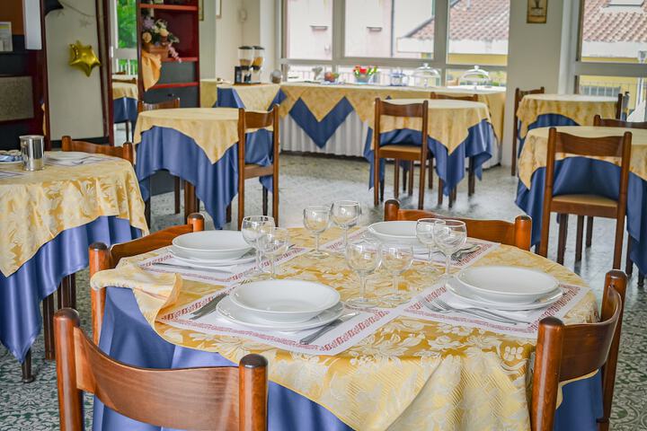 Dining 46 of 76
