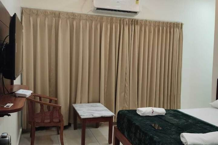 Room 12 of 18