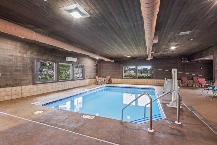 Pools & Facilities