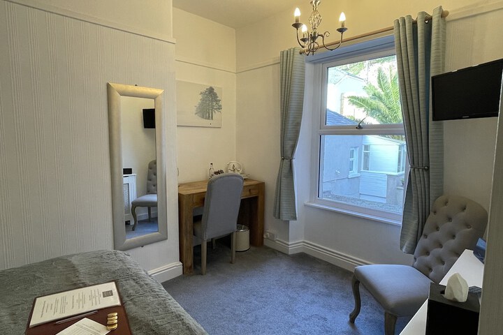 Room 27 of 60