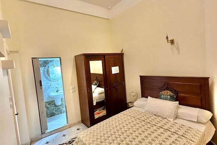 Room 7 of 35