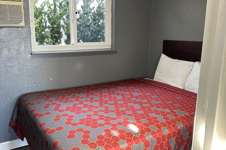 Standard | King Bed (10 of 25)