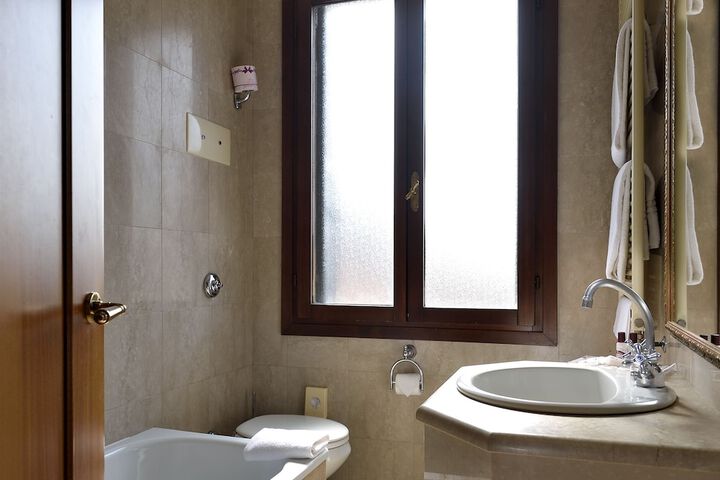 Room 56 of 100