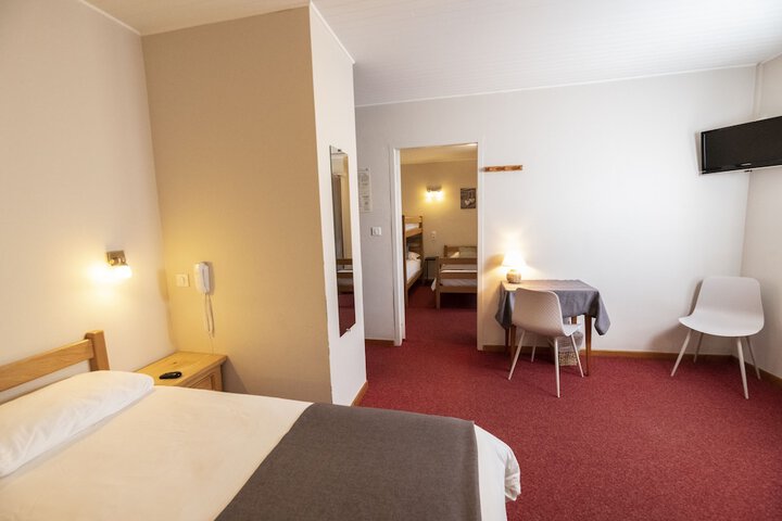 Room 10 of 33