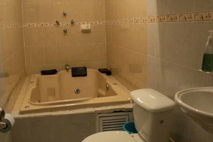Room 13 of 20