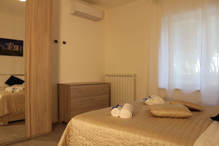 Room 9 of 212