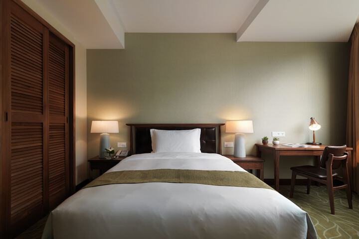 Room 14 of 21