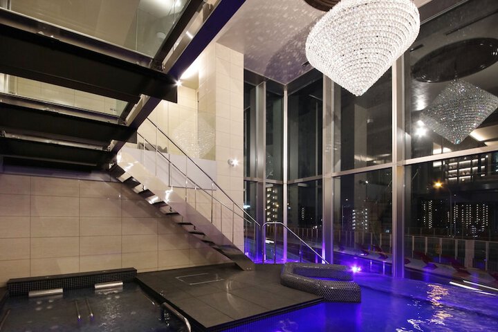 Pool 51 of 73
