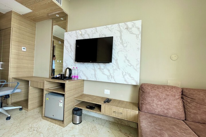 Room 14 of 100