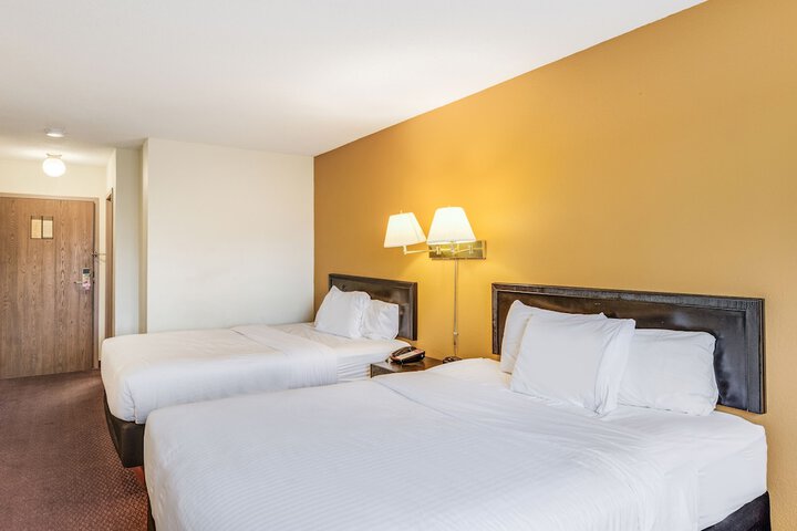 2 Queen Beds (7 of 7)