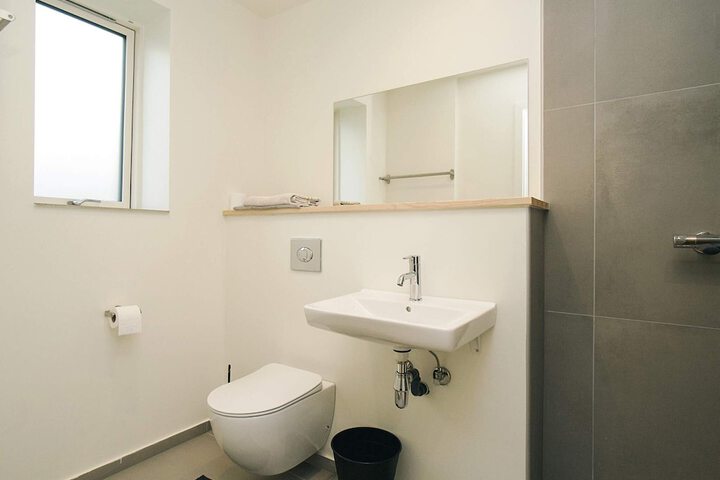 Room 6 of 25