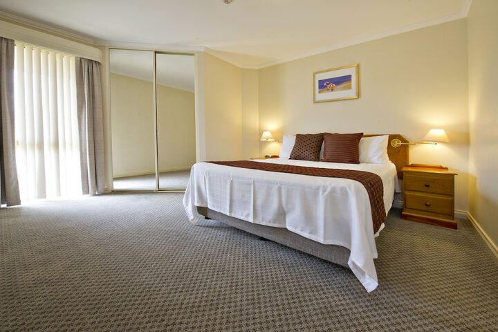 Room 3 of 44