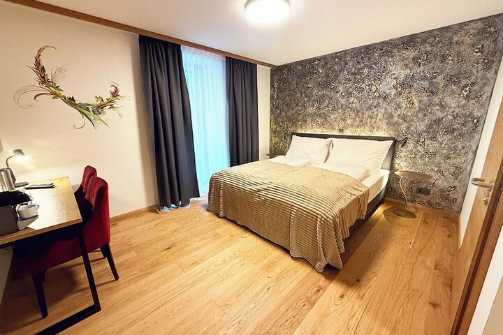 Room 6 of 22