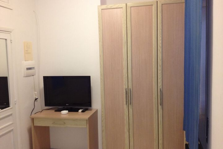 Room 8 of 25