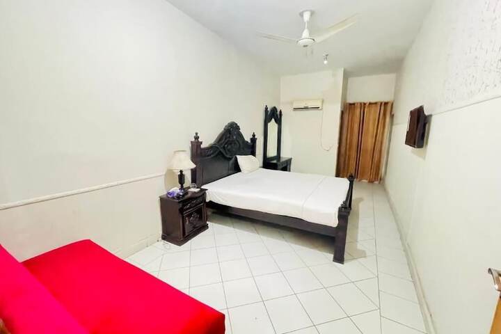 Room 13 of 25