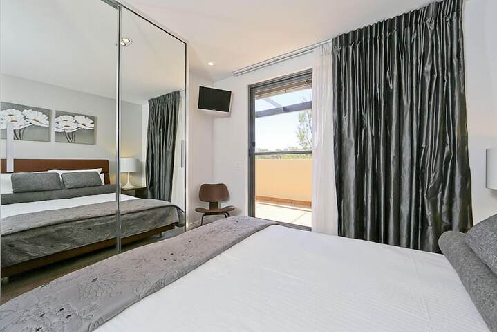 Room 2 of 84