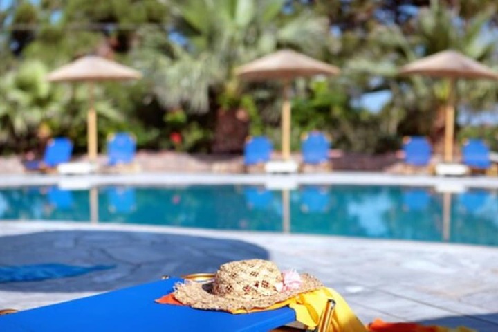 Hotel Pool