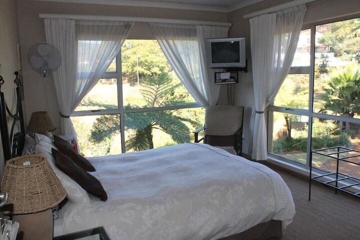 Hotel Suite Photo