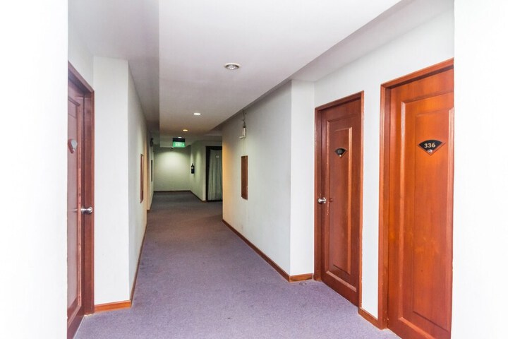Ballroom/Hall 38 of 50