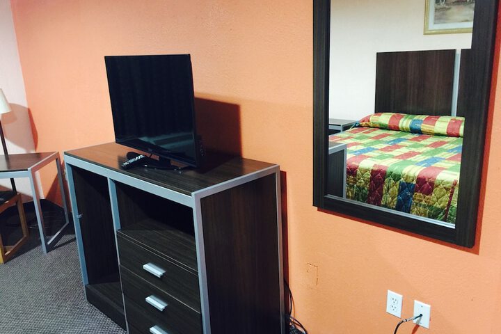 Room 6 of 27
