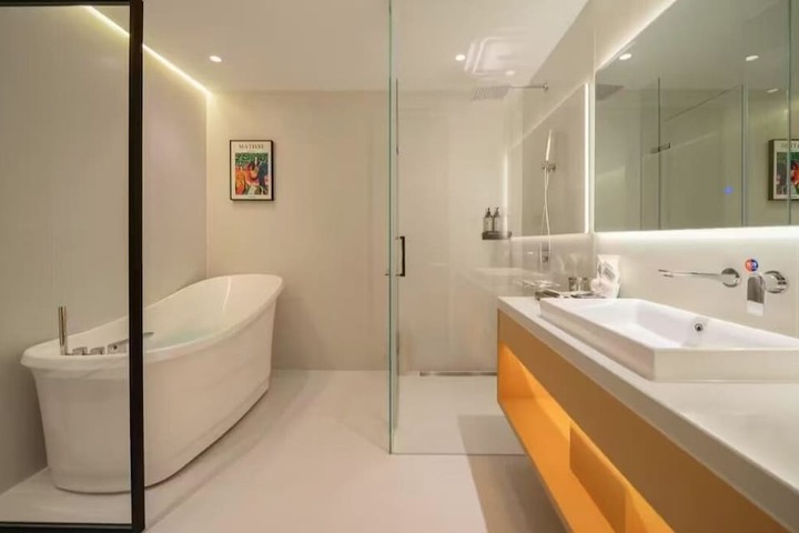 Room 16 of 27