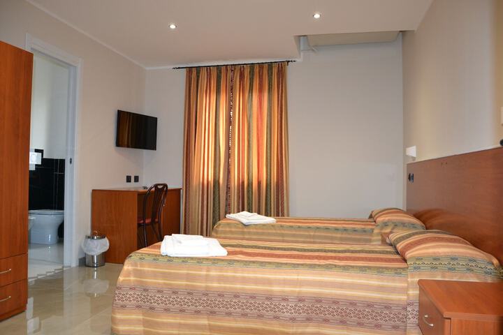 Room 11 of 39