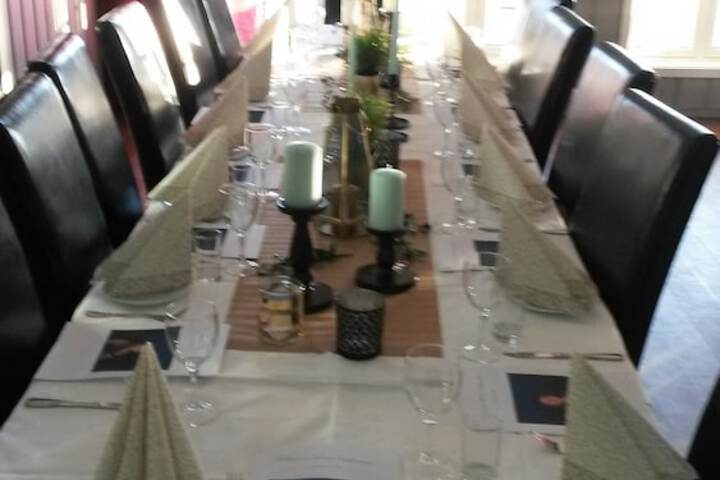 Dining 9 of 13