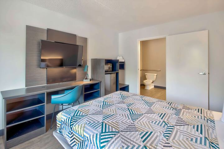 Double Bed Accessible (4 of 11)