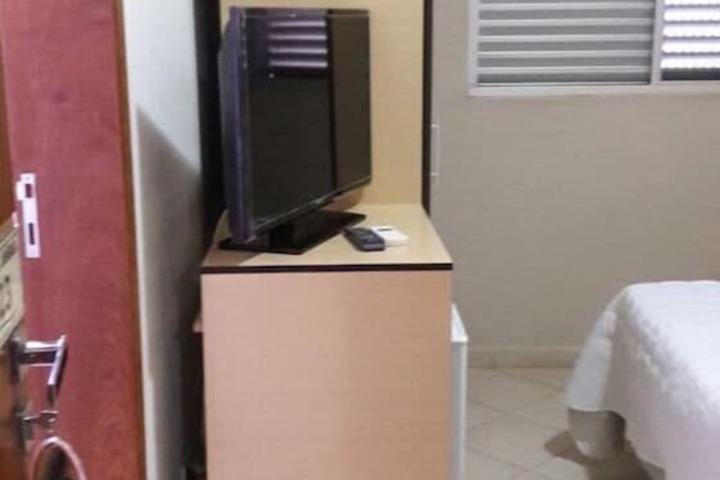 Room 5 of 9
