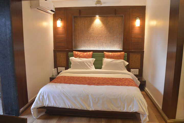 Room 16 of 143