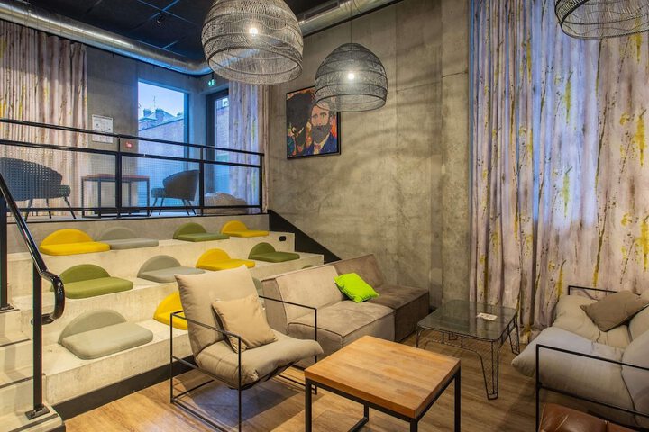 Lounge 85 of 126