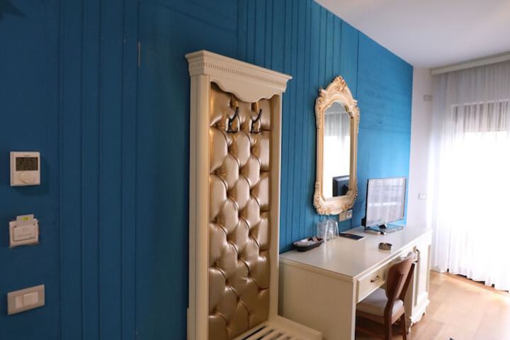 Room 13 of 86
