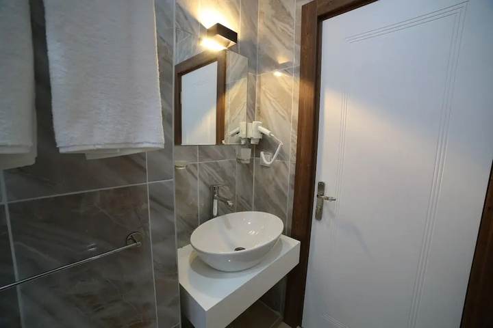 Room 8 of 21