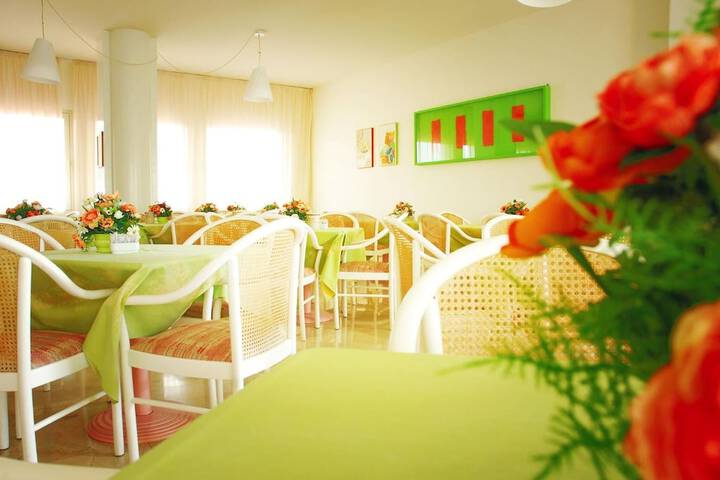 Dining 50 of 64