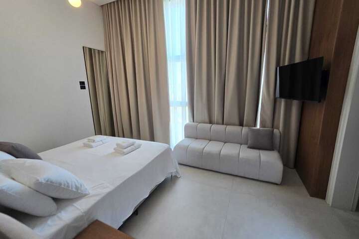 Room 14 of 42