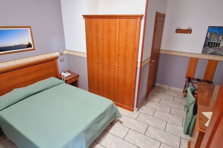 Room 11 of 22