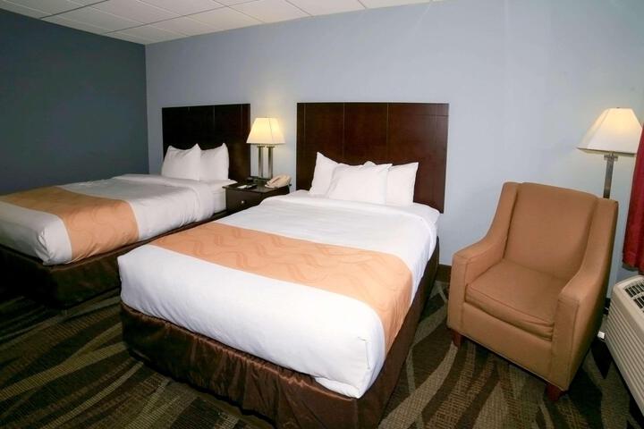 2 Queen Beds (1 of 5)