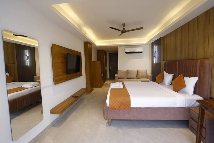 Room 6 of 11