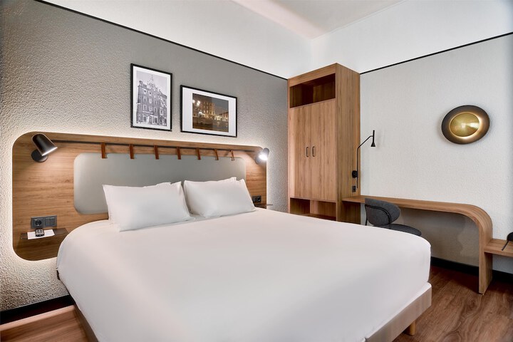 Room 15 of 80