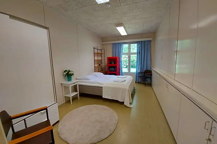 Room 3 of 12