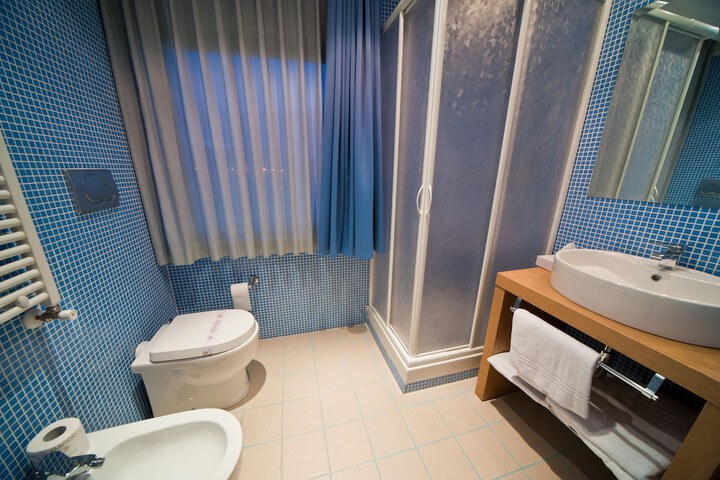 Room 18 of 37