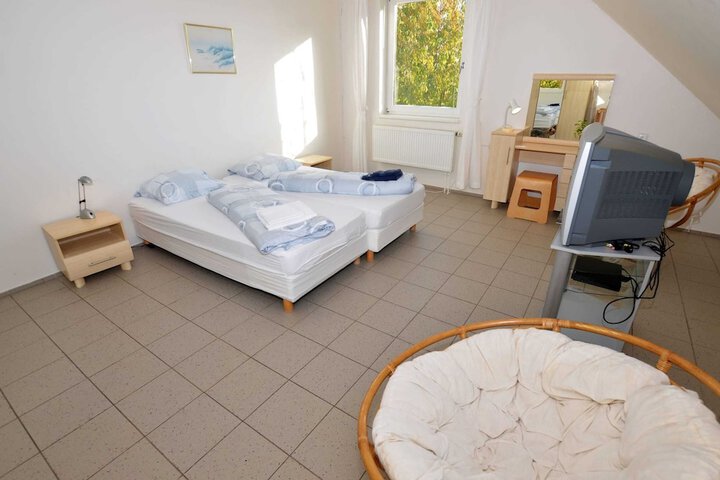 Room 7 of 48