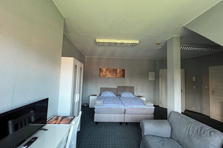 Room 5 of 91