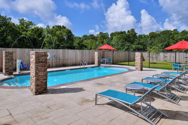 Pool 13 of 33