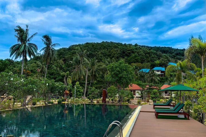 Hotel with Pool